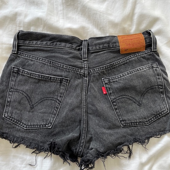 levi’s black wash denim shorts - Picture 3 of 3